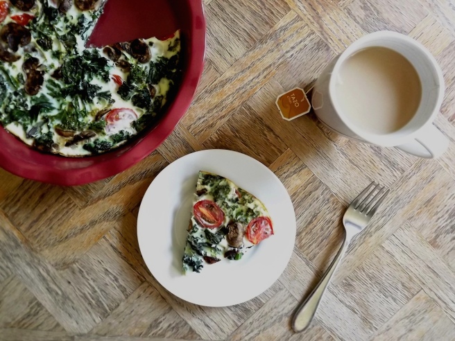 This kale, mushroom, and tomato egg bake is full on flavor, high in protein, and low in calories! 